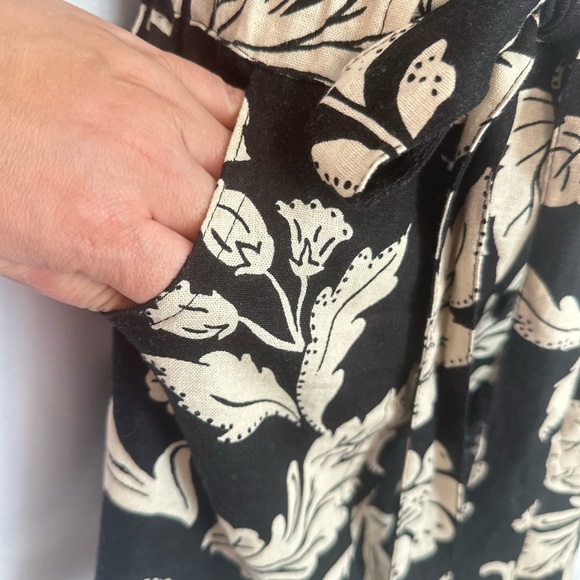 Rachel Zoe Black & Cream Floral Linen Blend Belted Romper Size 6 (1260) - Picture 10 of 17